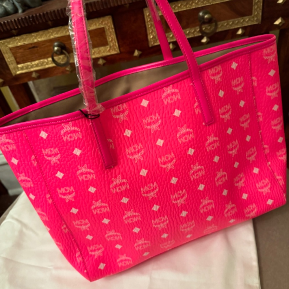 πππNWT MCM πNeonπ Pink Visetos Coated Canvas Portuna Shopper Tote - Picture 14 of 15